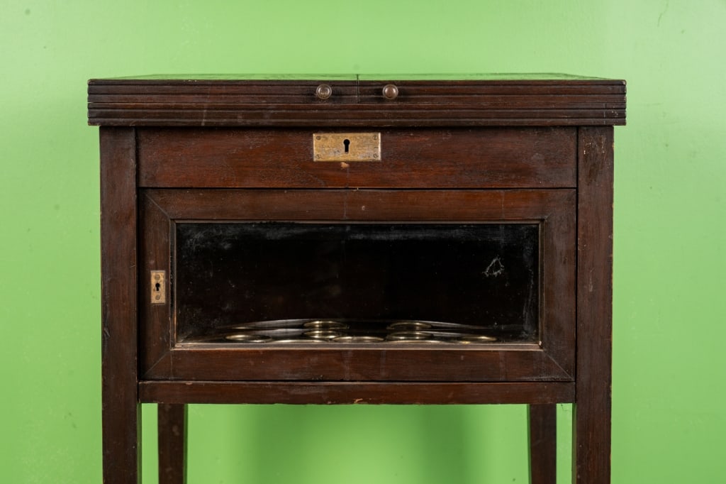 EARLY 20TH CENTURY AMERICAN BAR CABINET - 6