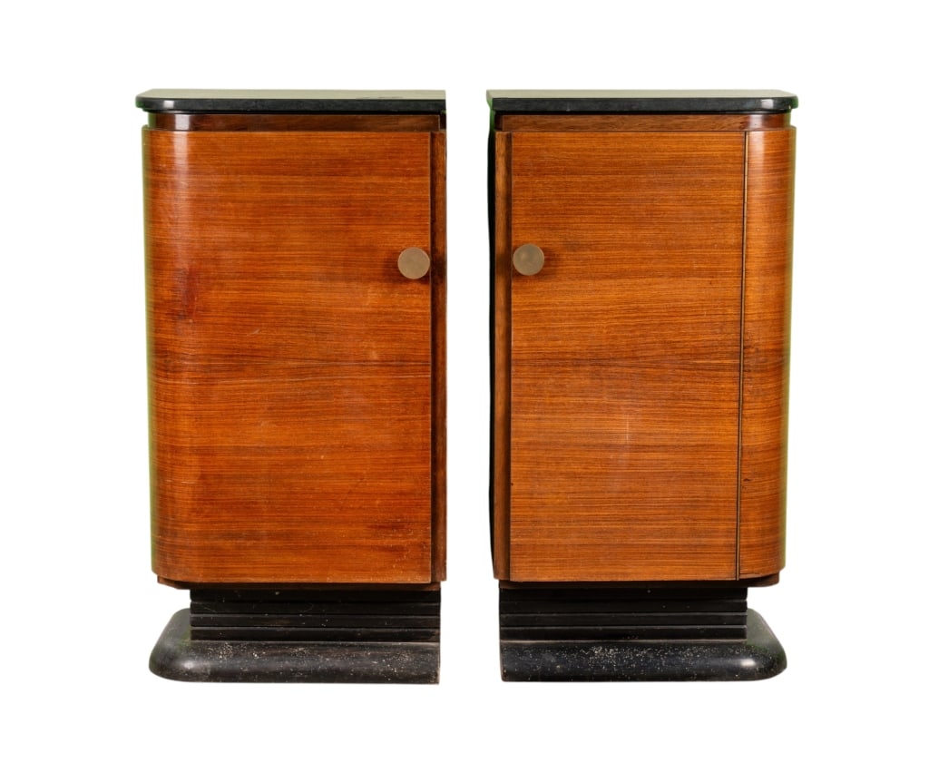 1940S AMERICAN STAINED GLASS VITRINE CABINET: 1940s American stained glass vitrine cabinet with masonite back, stained and leaded glass panels, includes key and pine shelves. Approximate dimensions: h. 58", w. 22.5", d. 11.5" Disclaimer: