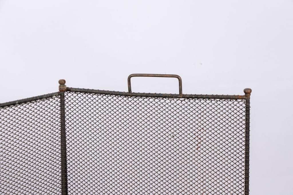 VINTAGE MESH METAL FIREPLACE SCREEN - 2