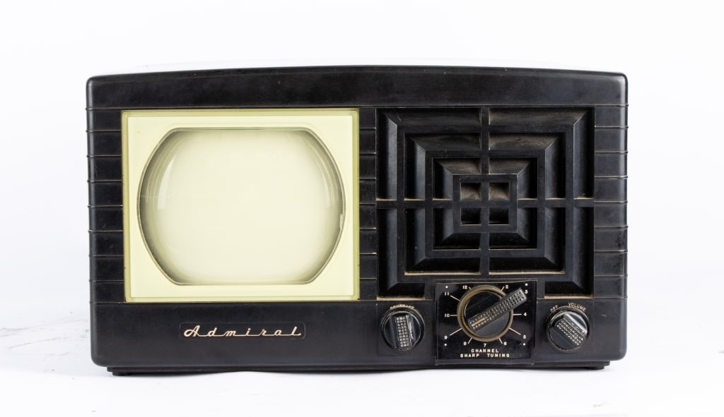 VINTAGE ADMIRAL BAKELITE TELEVISION - 2