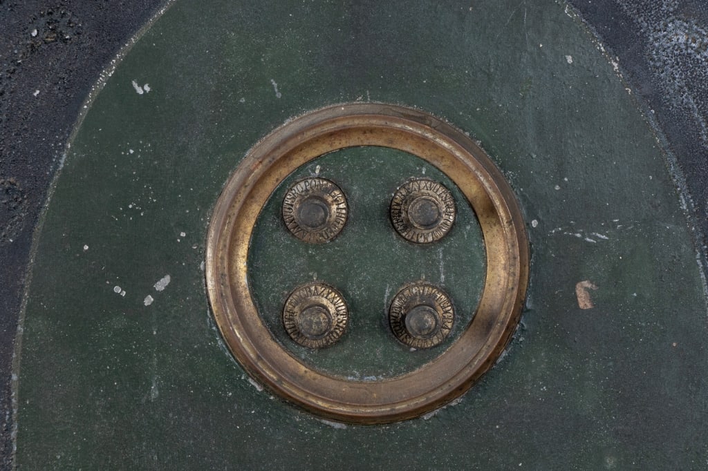 19TH CENTURY IRON FOUR DIAL JEWELER SAFE - 5