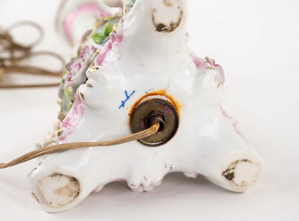 PAIR OF ITALIAN CAPODIMONTE STYLE PORCELAIN TABLE - 11