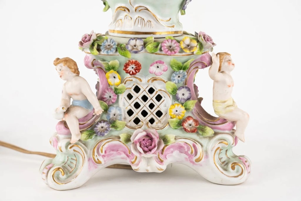 PAIR OF ITALIAN CAPODIMONTE STYLE PORCELAIN TABLE - 4