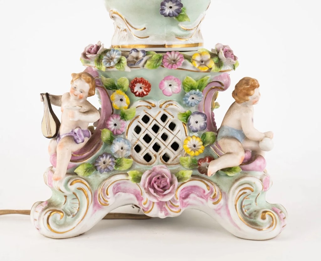 PAIR OF ITALIAN CAPODIMONTE STYLE PORCELAIN TABLE - 7