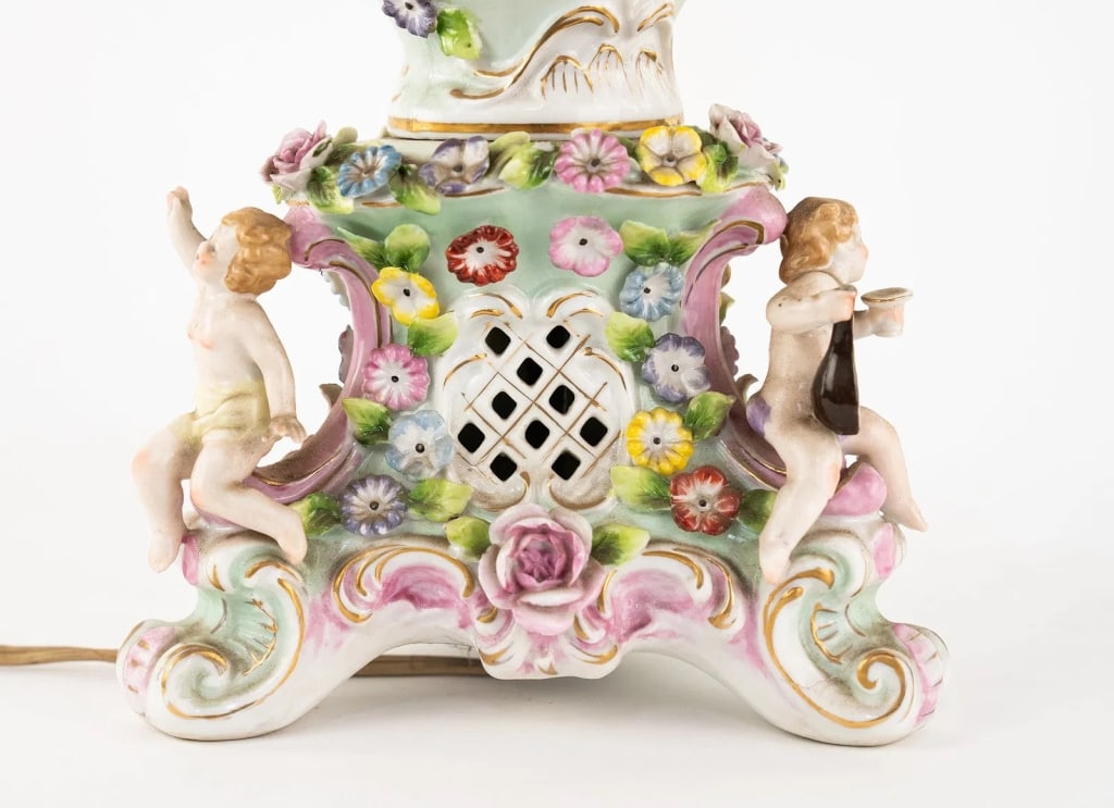 PAIR OF ITALIAN CAPODIMONTE STYLE PORCELAIN TABLE - 9