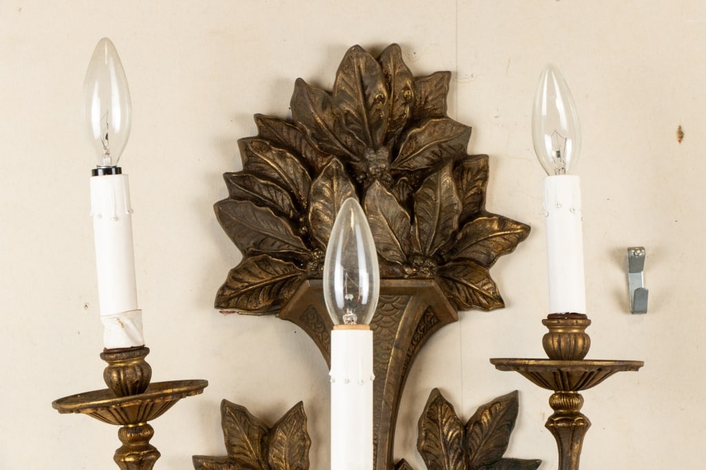 BRASS FLORAL & FOLIAGE WALL SCONCE - 2