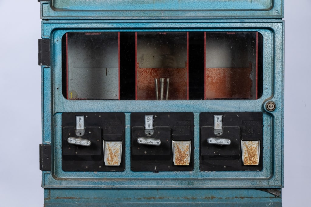 VINTAGE SELECTORAMA FIVE VICTOR VENDING MACHINE - 4