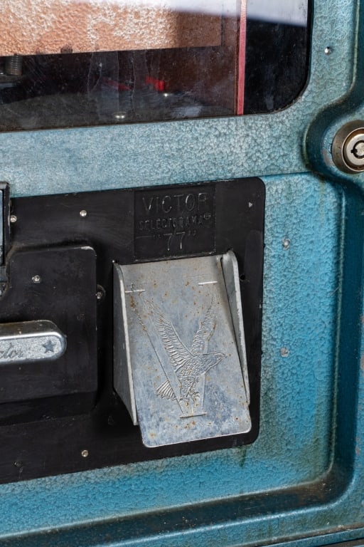VINTAGE SELECTORAMA FIVE VICTOR VENDING MACHINE - 6