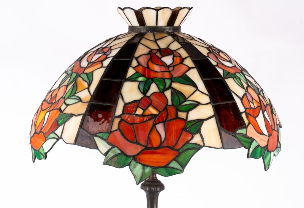 TIFFANY STYLE ROSE SHADE TABLE LAMP - 2
