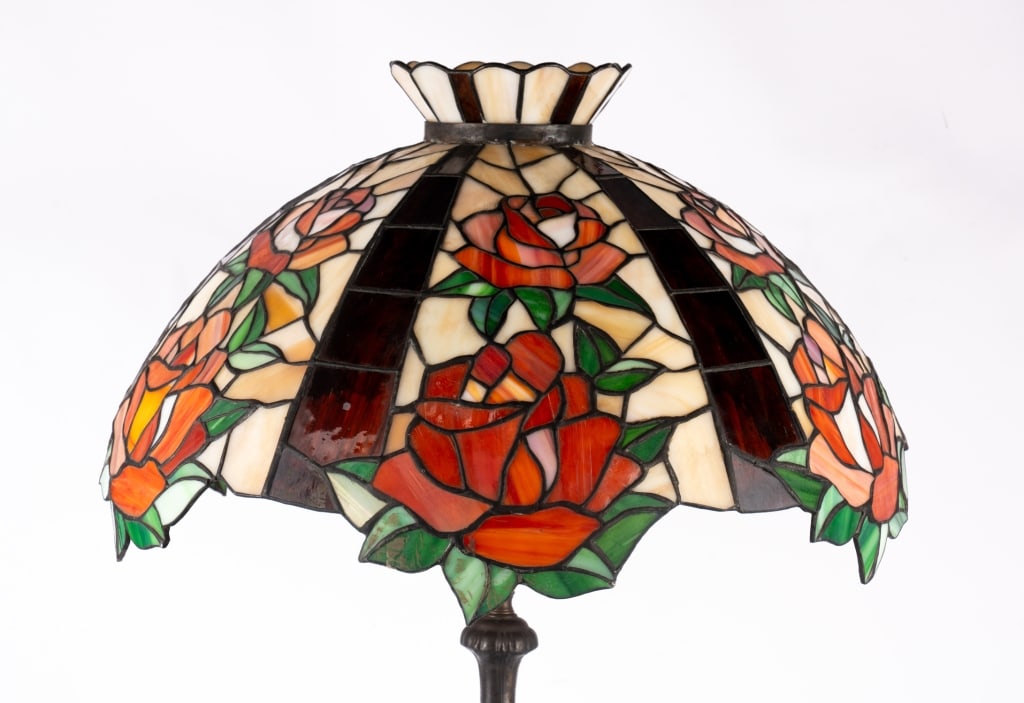 TIFFANY STYLE ROSE SHADE TABLE LAMP - 4