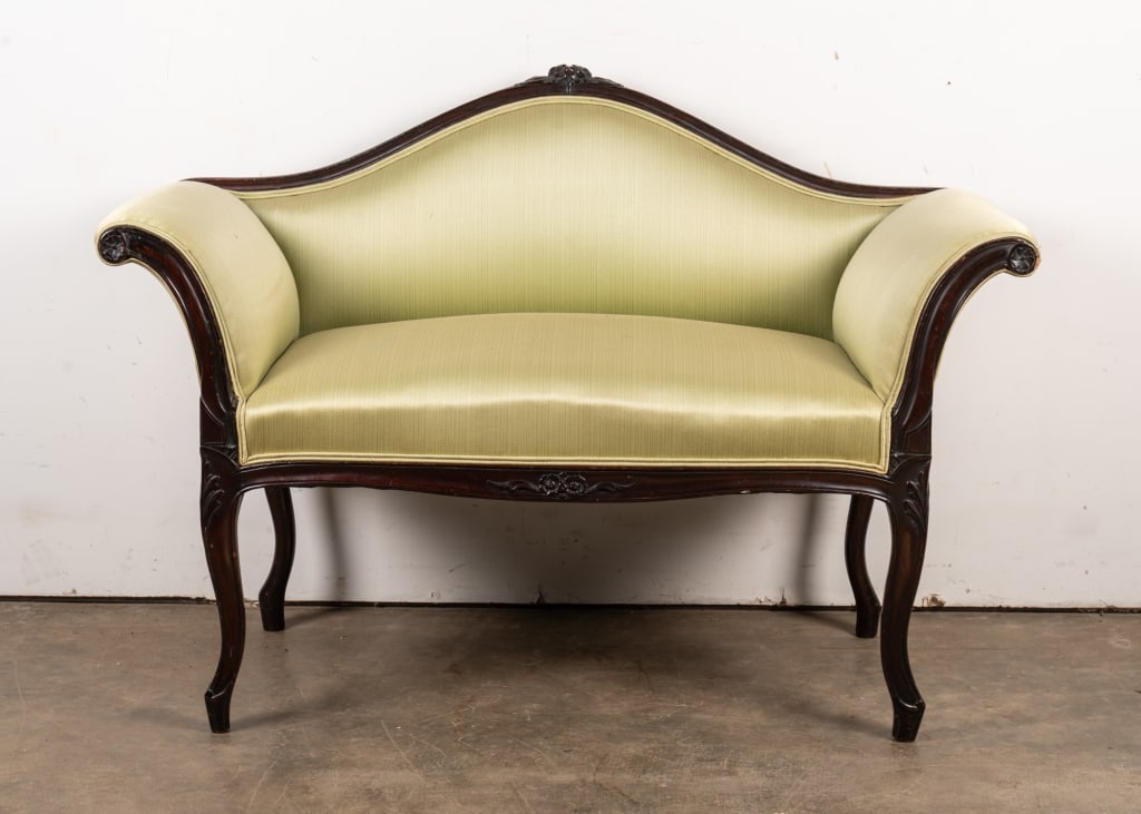 MAHOGANY CAMELBACK WINDOW BENCH - 2