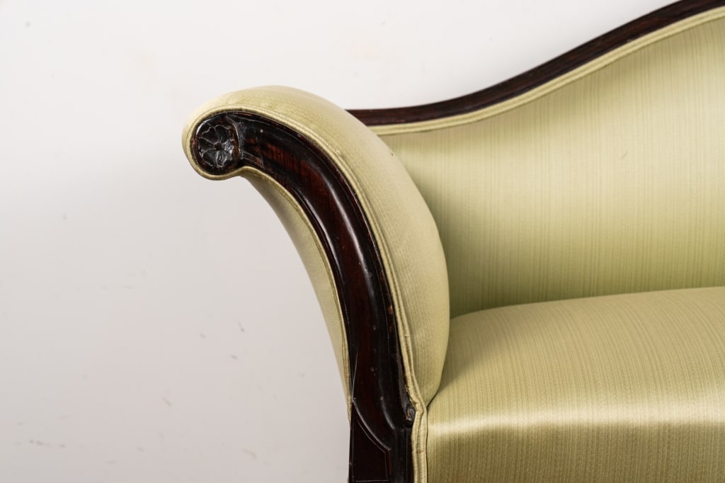 MAHOGANY CAMELBACK WINDOW BENCH - 4