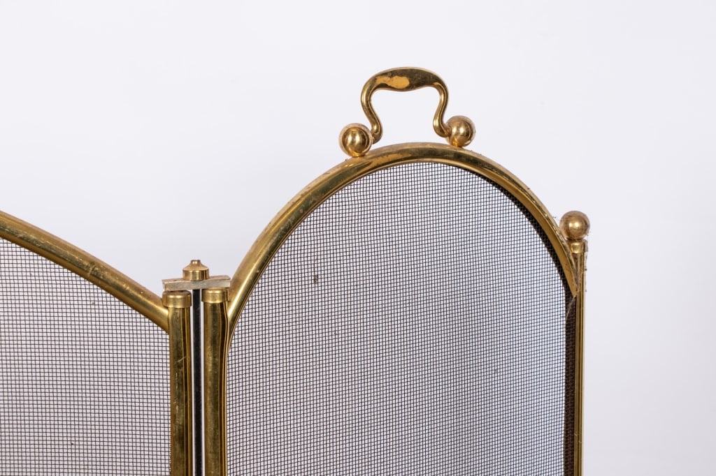 VINTAGE FOLDING BRASS FIREPLACE SCREEN - 3