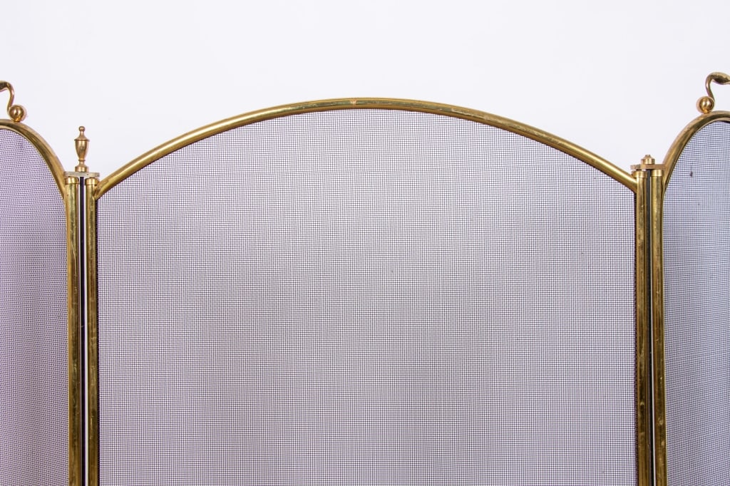 VINTAGE FOLDING BRASS FIREPLACE SCREEN - 4