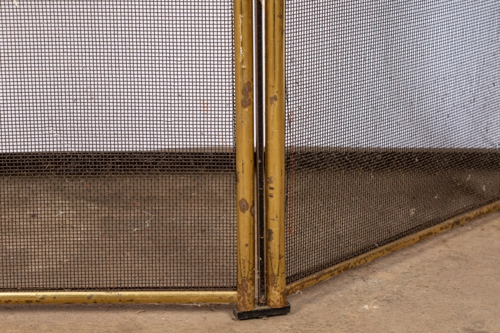 VINTAGE FOLDING BRASS FIREPLACE SCREEN - 5