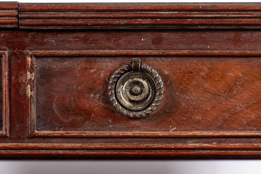 19TH C. HEPPLEWHITE STYLE WALNUT DROP LEAF TABLE - 8