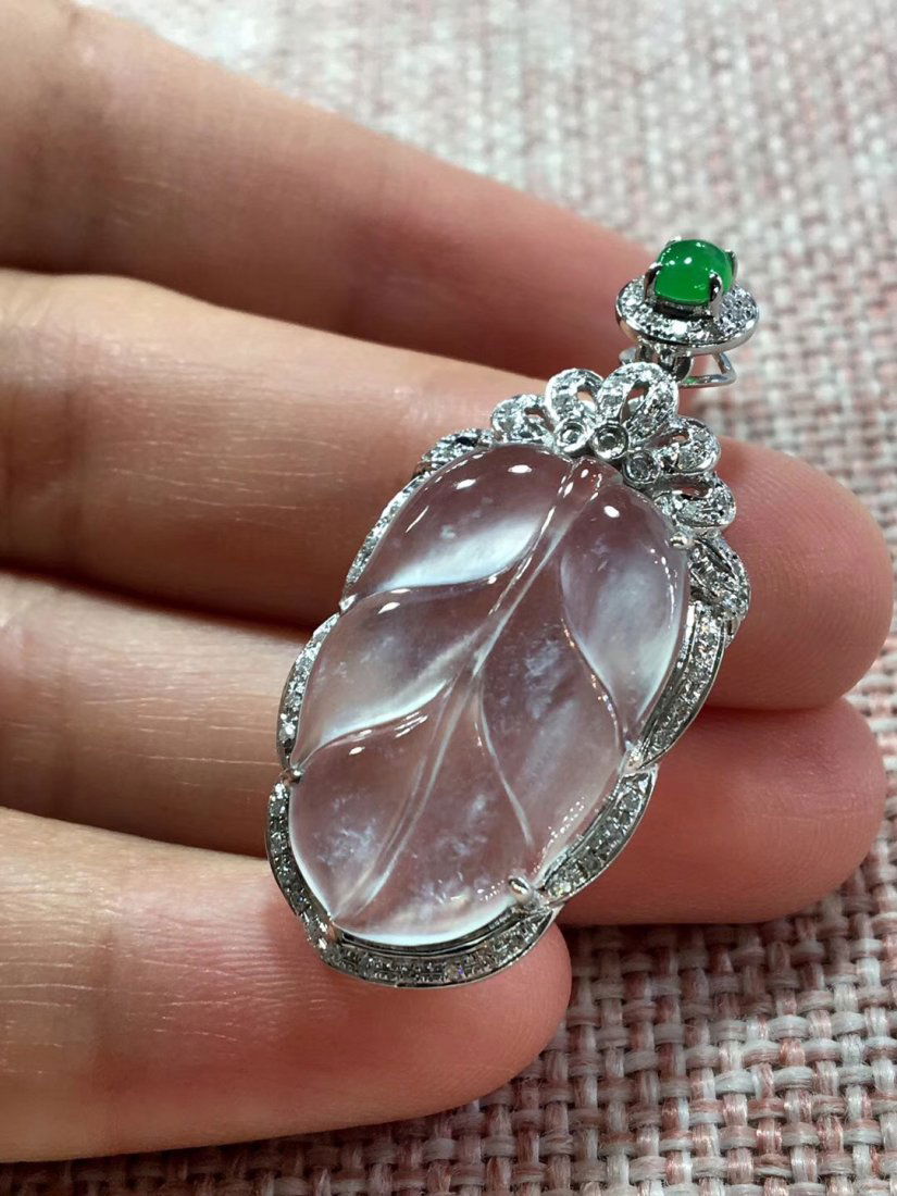 Glassy Emerald Leaf Jadeite Stone Pendent (1 of 9)