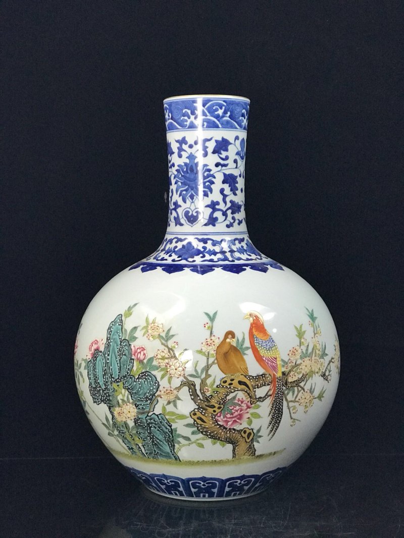 Chinese antique collectors porcelain vase (1 of 9)