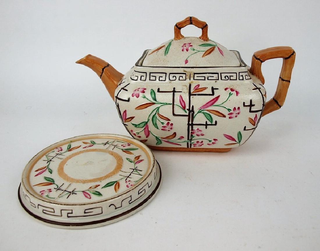 Brownhill Pottery Majolica teapot and tea trivet (1 of 1)