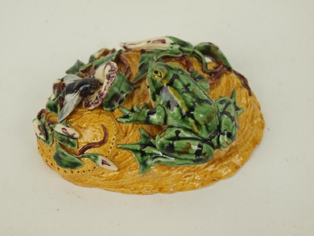 Geoffrey Luff contemporary Palissy Majolica paperweight (1 of 2)