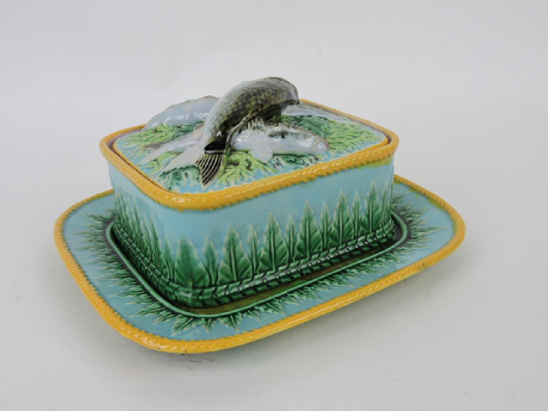 George Jones Majolica sardine box with stand, acanthus: acanthus leaf motif