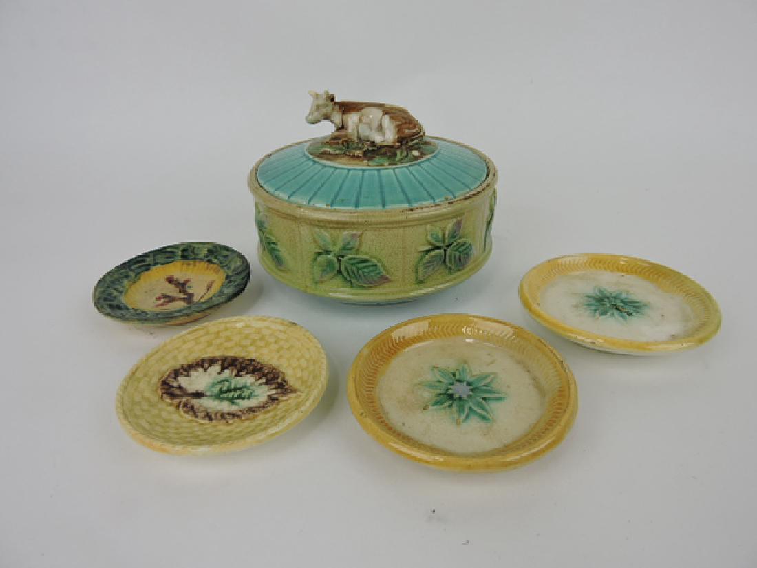 Majolica cow covered butter dish and 4 butter pats (1 of 1)