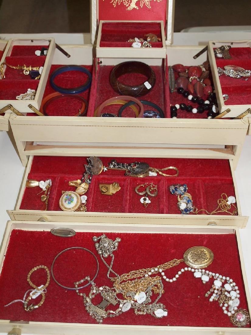 large jewelry box and contents: large jewelry box and contents