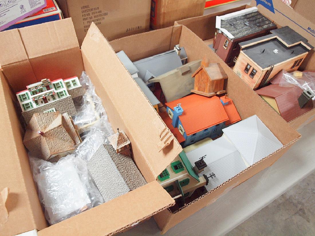 Large lot ot train layout buildings & accessories (1 of 2)