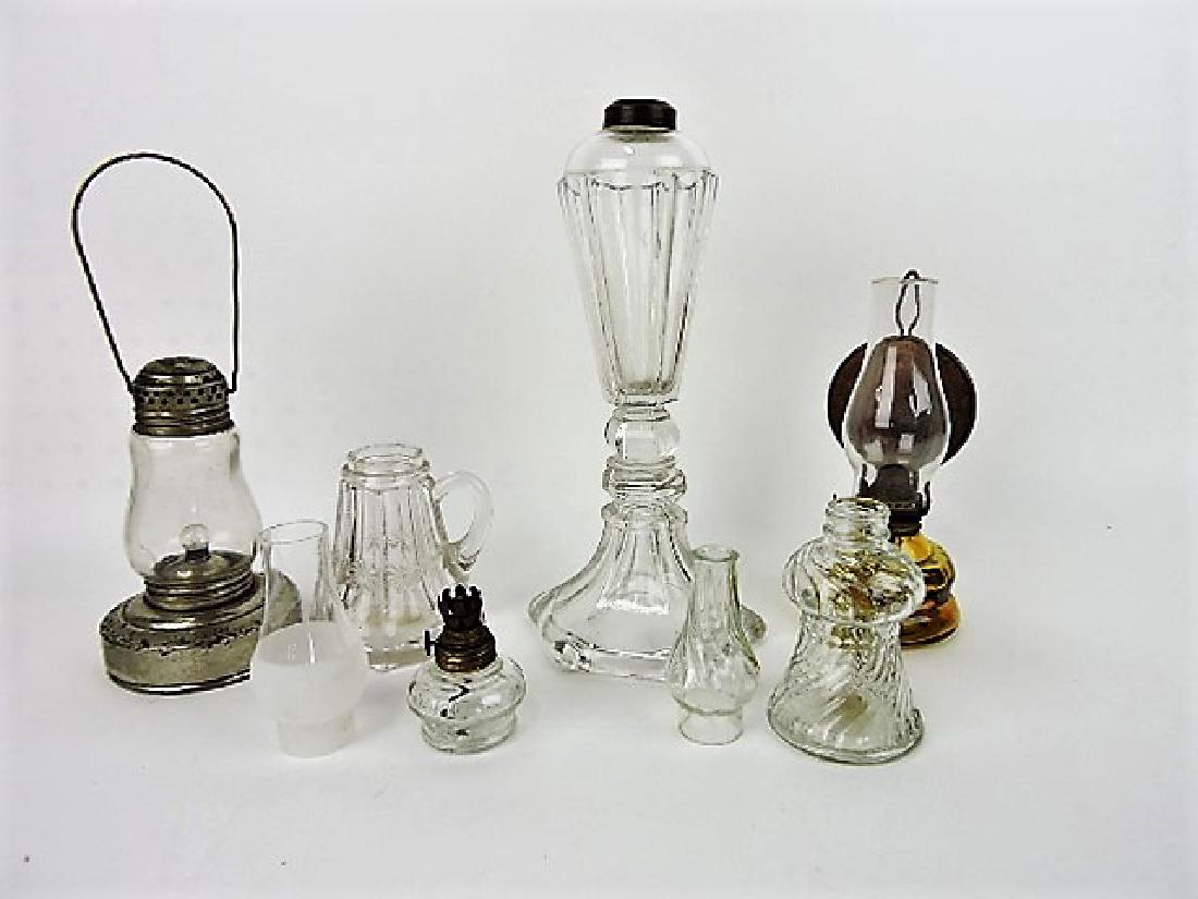 Lighting lot: Beacon battery operated skaters: lantern, glass finger lamp, early whale oil lamp, small amber oil lamp, and 2 miniature lamps