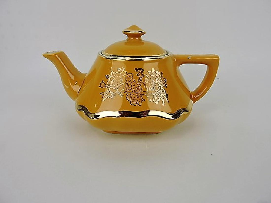 Hall China teapot, yellow Baltimore with (1 of 1)