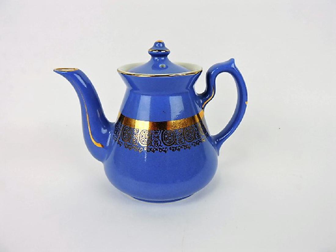 Hall China teapot, 4 cup, Philadelphia light (1 of 1)