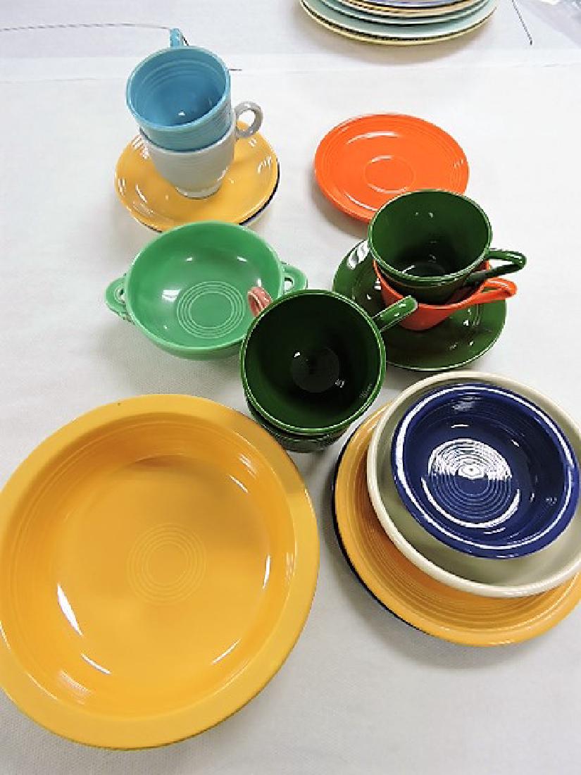 Fiesta and related lot of 18 pieces: .