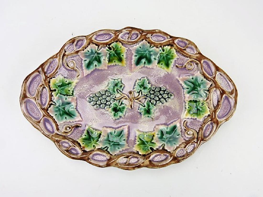 Etruscan majolica lavender grape tray 10" (1 of 1)