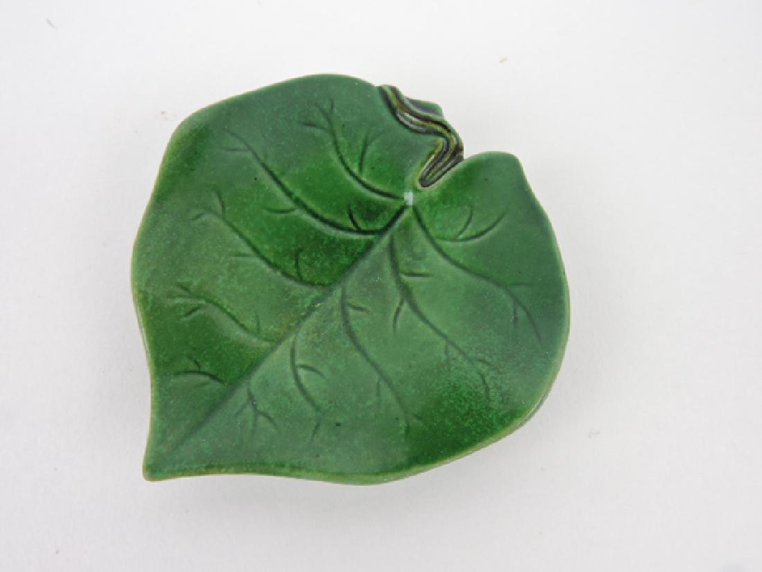 George Jones majolica green leaf butter pat: .