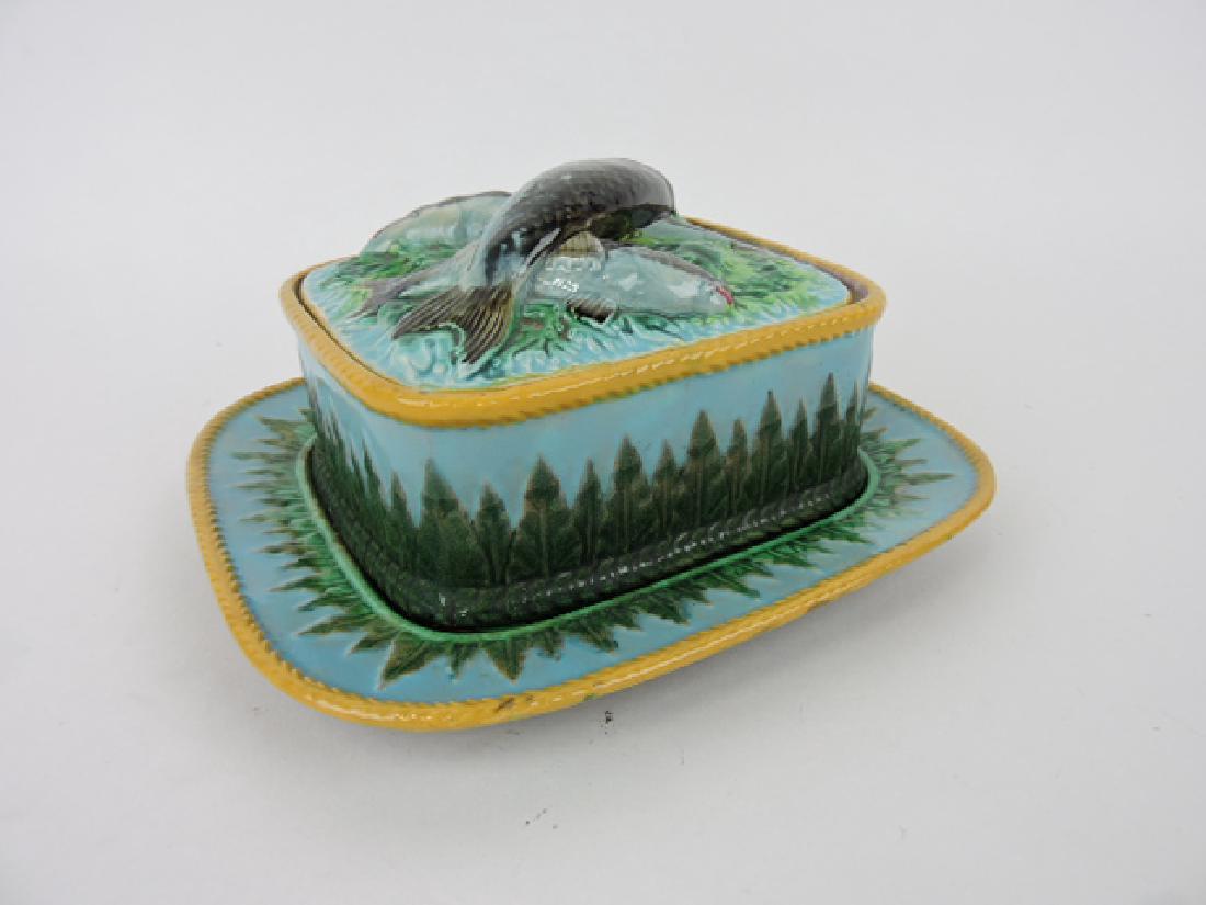 George Jones majolica sardine box with acanthus: leaves, fish on cover, professional repair to lid