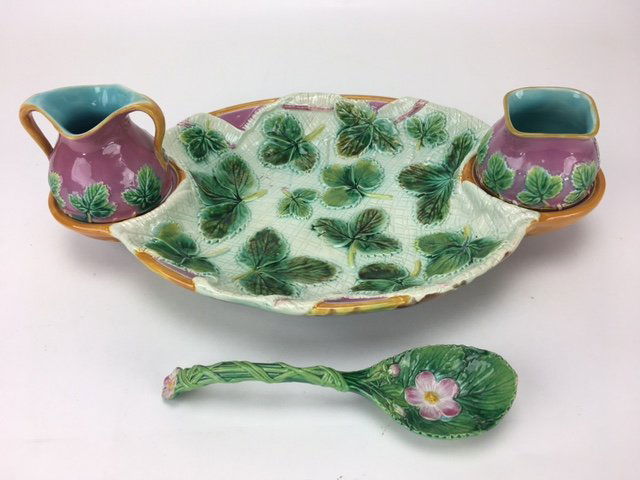 George Jones majolica pink napkin strawberry server (1 of 1)