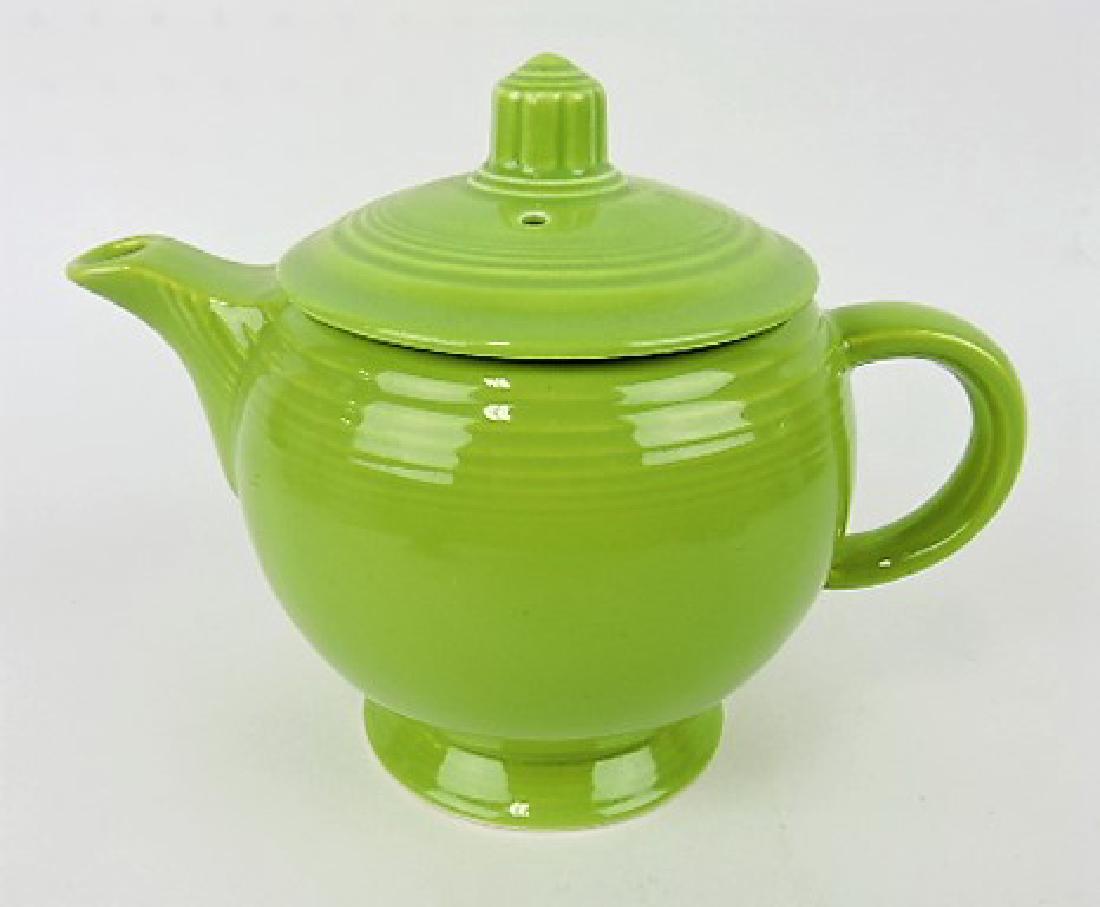Fiesta medium teapot, chartreuse, base nick (1 of 1)