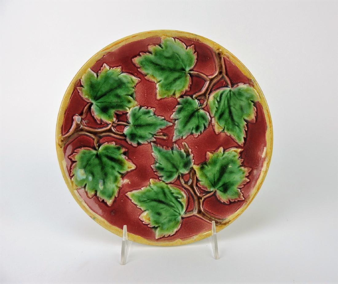 Majolica Etruscan rare burgundy (1 of 1)