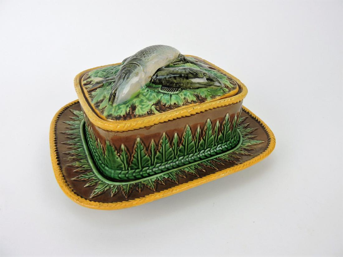 George Jones Majolica acanthus: leaf sardine box and stand, lid repaired