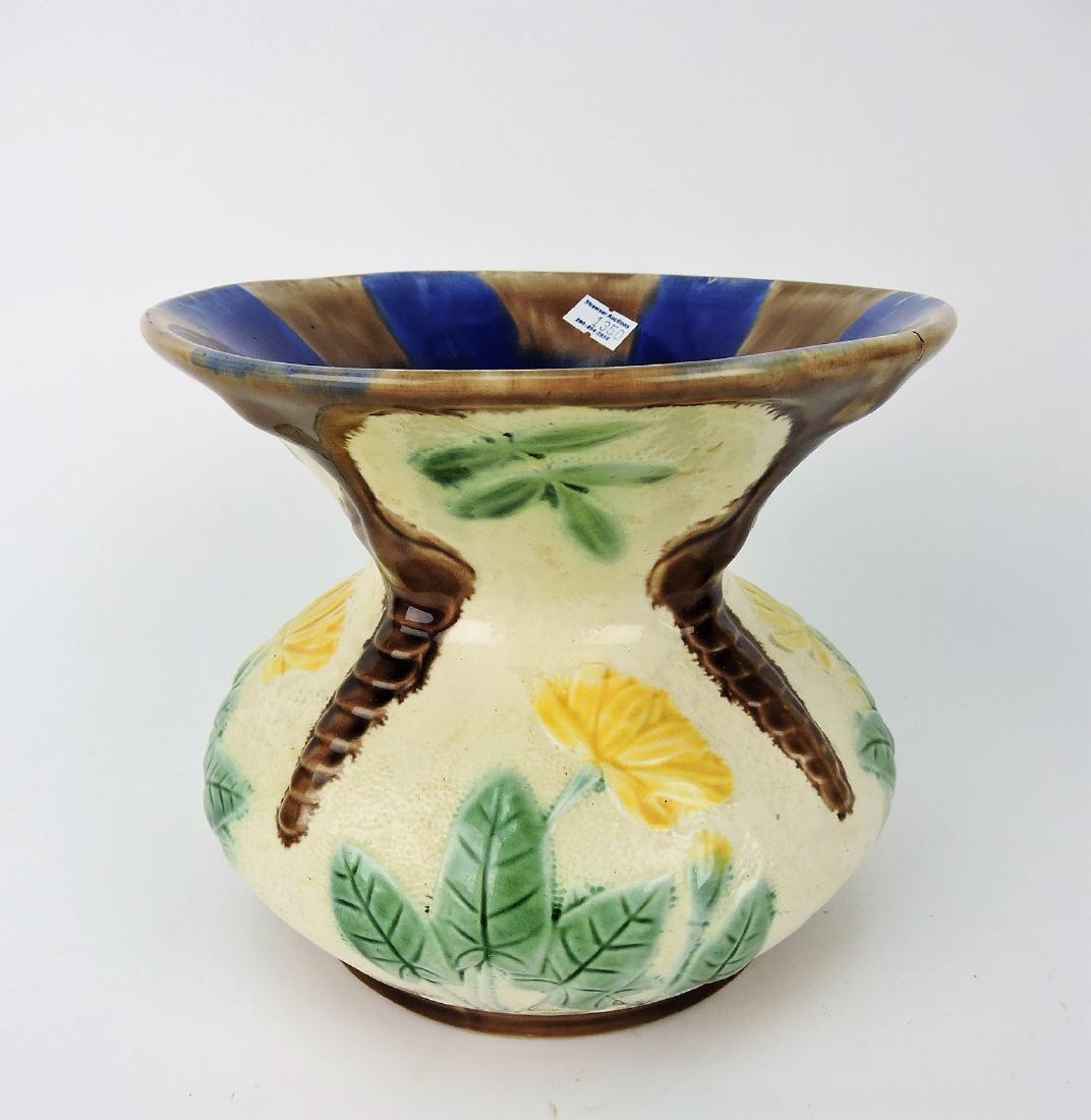 Etruscan Majolica water lily: spittoon