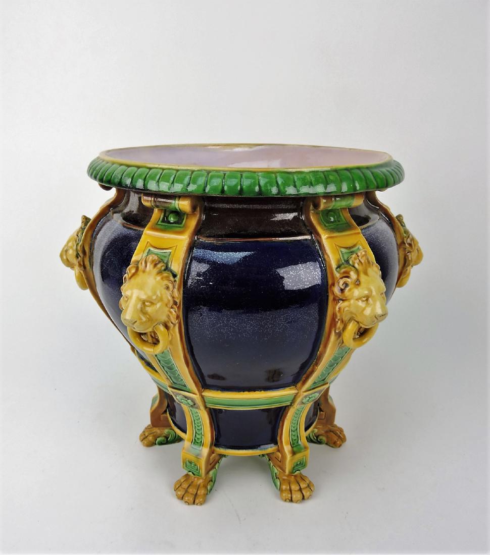 Minton Majolica lion's head jardiniere: with paw feet, professional repairs, 11"