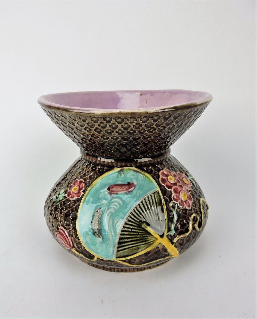Majolica fish and fan spittoon, minor (1 of 1)