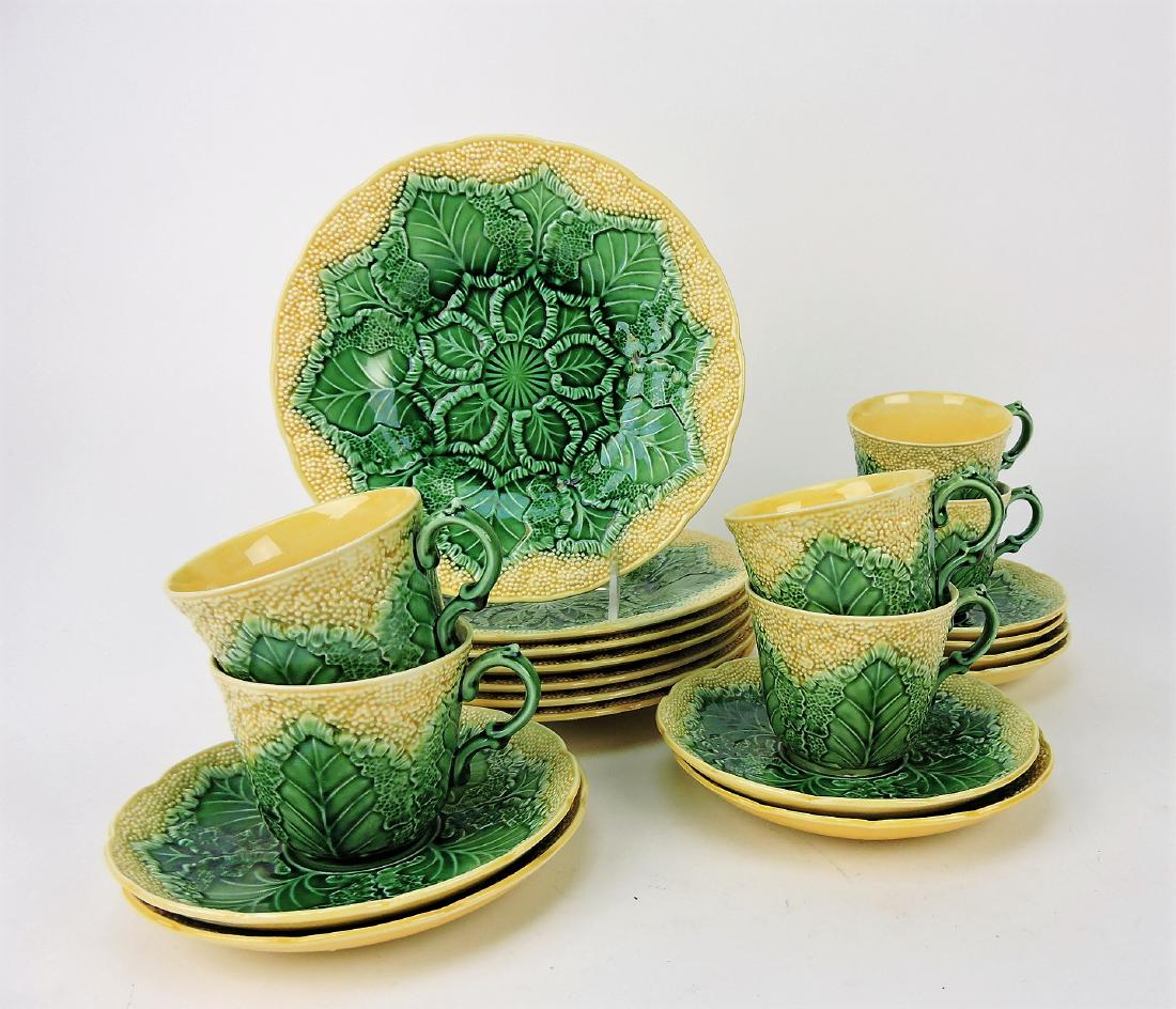 Wedgwood Majolica cauliflower: dessert set, 7 - 8" plates, 6 cups, 8 saucers, various condition