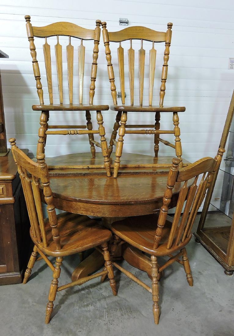 Modern round oak table (2 leaves) (1 of 1)