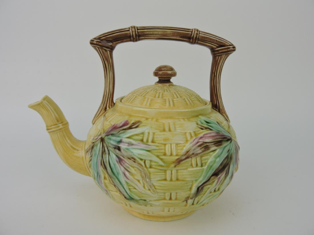 Majolica Banks & Thorley bamboo: and fern tea kettle