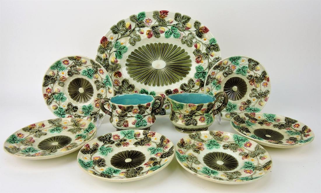 Wedgwood majolica 9 pc strawberry (1 of 1)