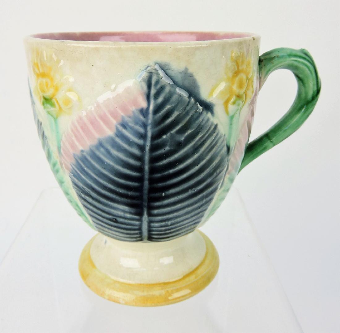 Etruscan Majolica rare lily mug, very: minor rim nick