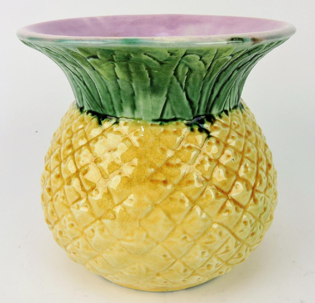 Etruscan Majolica pineapple cuspidor: spittoon, great color and detail