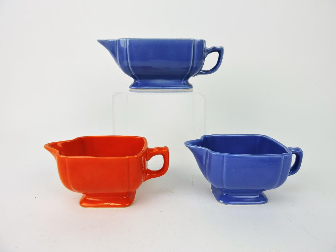 Fiesta Harlequin mauve blue sauce: boat and creamer, and red creamer
