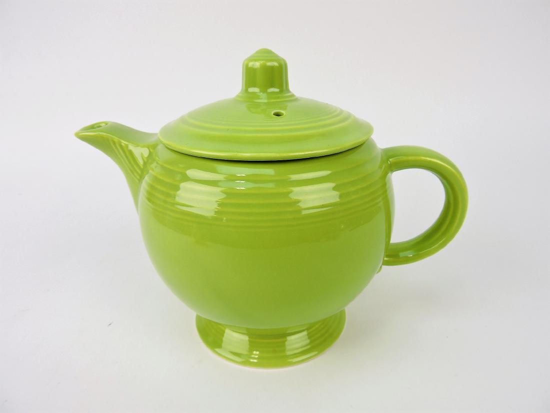 Fiesta medium teapot, chartreuse (1 of 1)